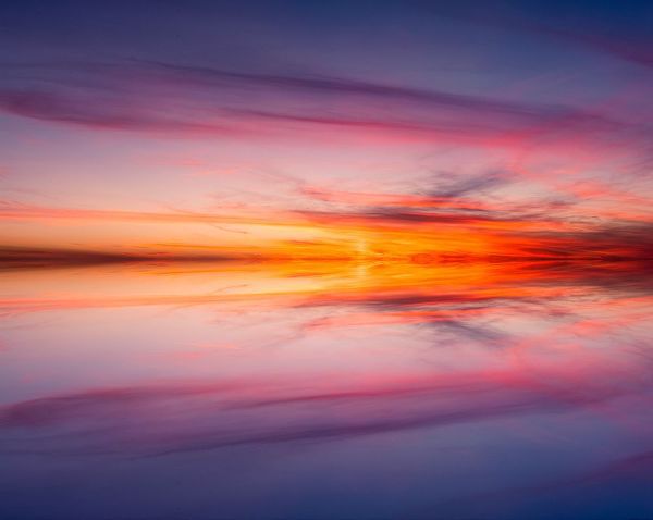 Jones, Adam 아티스트의 Sunset mirror reflection on Harney Lake at sunset-Florida작품입니다.